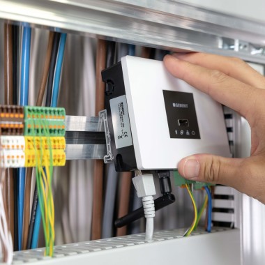 Die Installation des Geberit Connect Gateways.