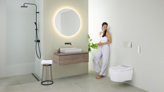 Geberit ONE Waschplatz in Kombination mit dem Geberit AquaClean Sela Dusch-WC Geberit ONE Waschplatz in Kombination mit dem Geberit AquaClean Sela Dusch-WC