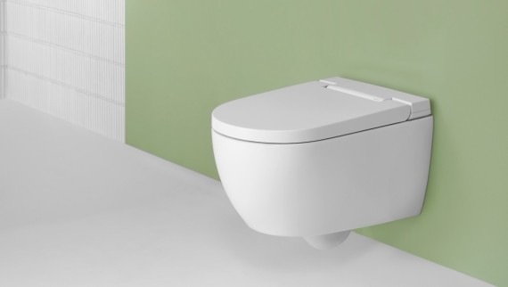 Dusch-WC Geberit AquaClean Alba in einem Badezimmer mit hellgrüner Wandfarbe