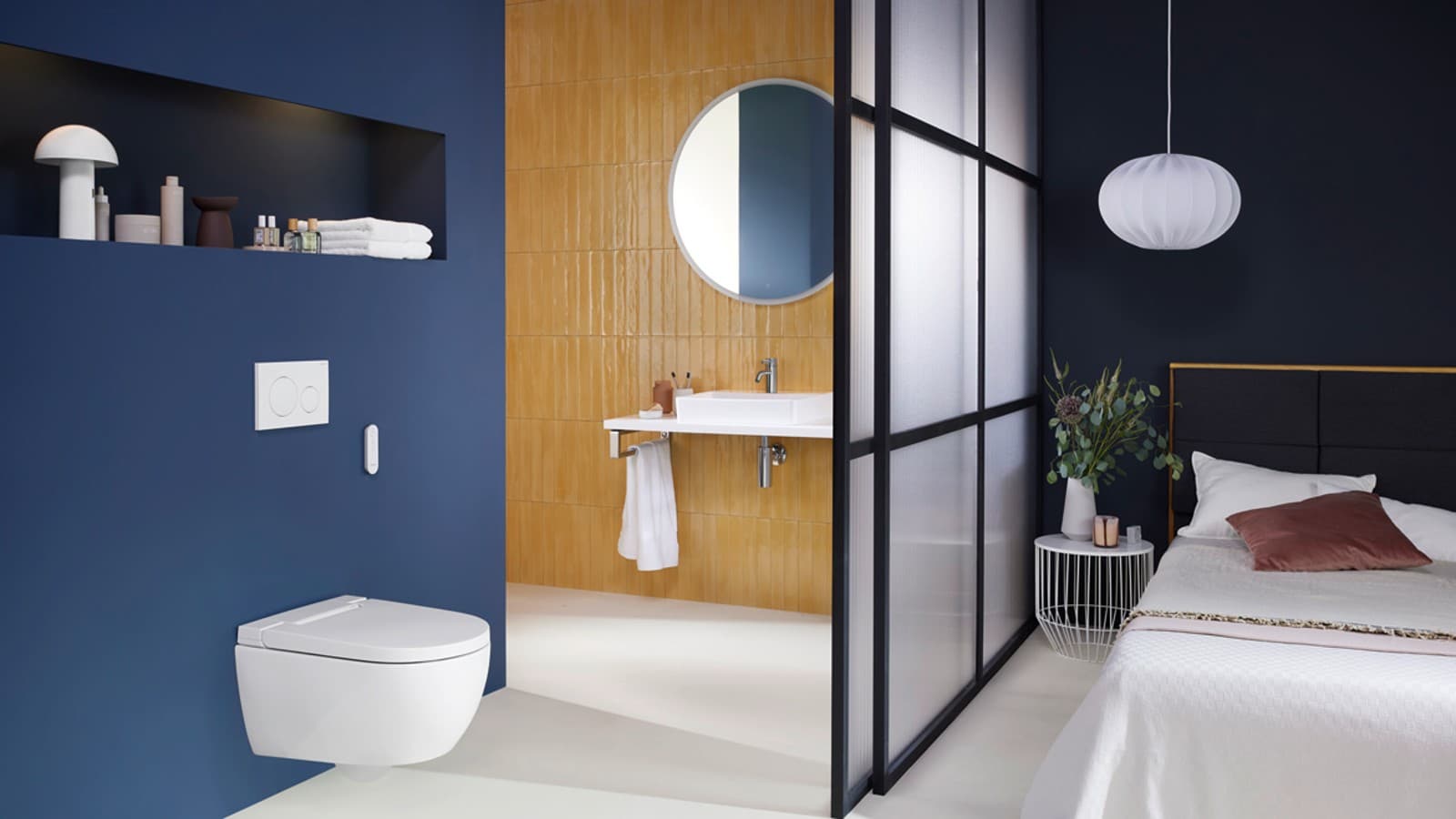 Geberit AquaClean Alba Dusch-WC in einem Hotelbad Geberit AquaClean Alba Dusch-WC in einem Hotelbad