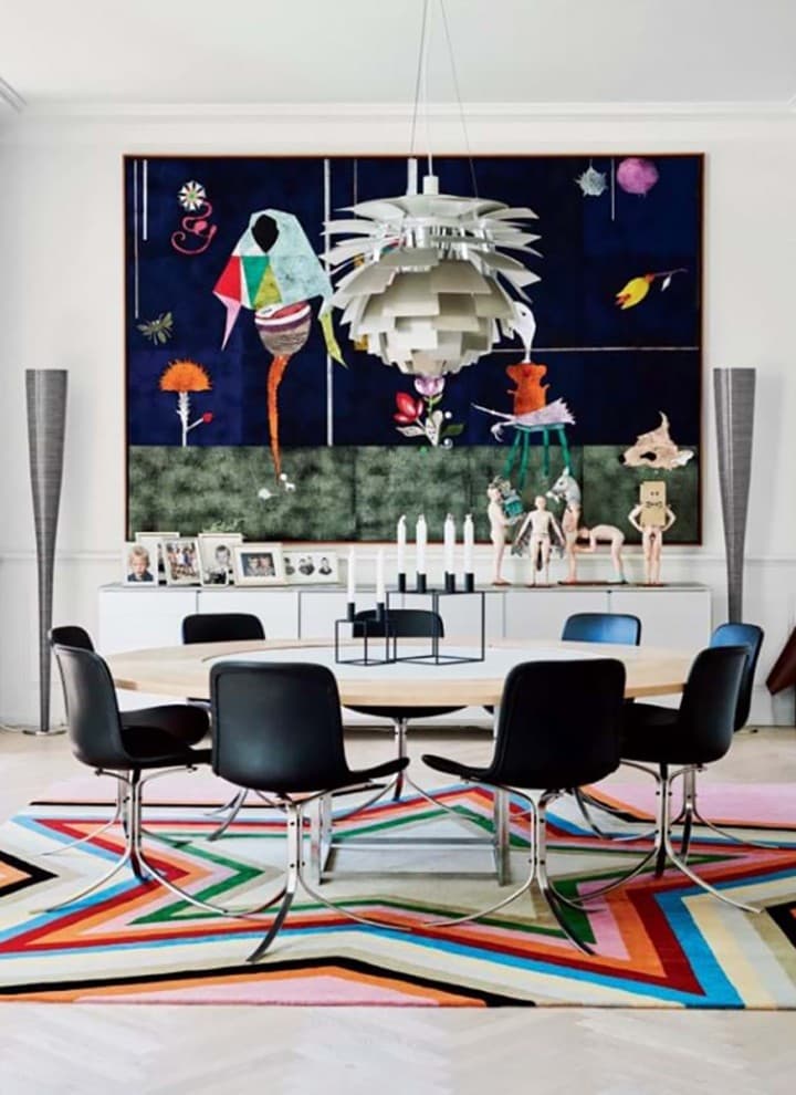 Ein großes Werk der Zwillingsbrüder Gert & Uwe Tobias über dem Esstisch. (© Andreas Stenmann) Ein großes Werk der Zwillingsbrüder Gert & Uwe Tobias über dem Esstisch. (© Andreas Stenmann)